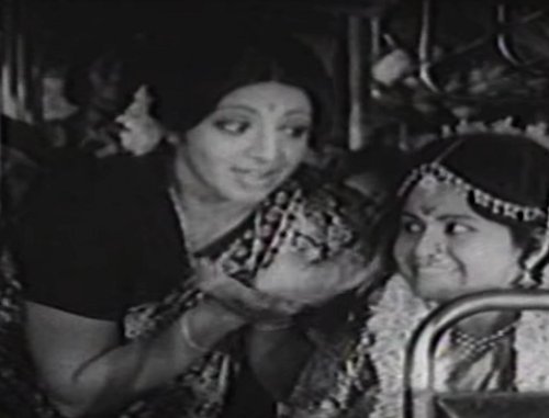 Aarupushpangal (1977)